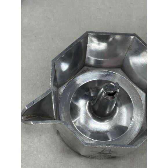 Bialetti Moka Express - Stovetop Espresso Maker - 3 Cup - Picture 5 of 9